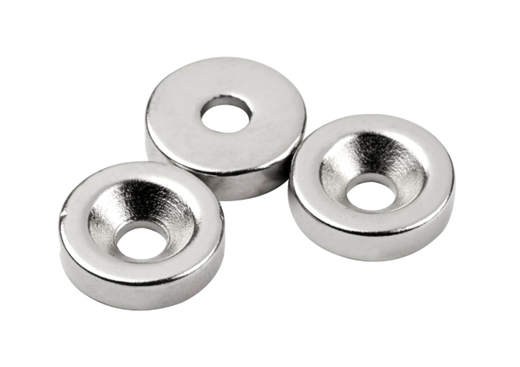 Anello Magnetico foro svasato Ø 18 x 4,3 x 5 mm Neodimio S-pole NdFeB N35 - tiene 4,3 kg